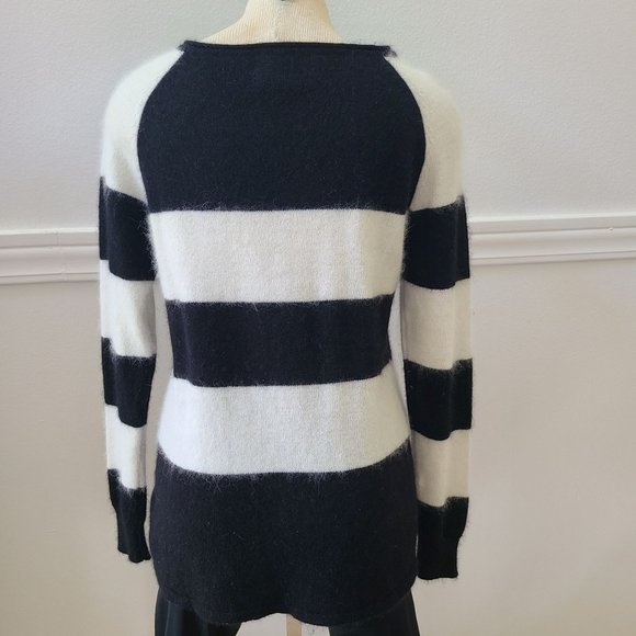 SALE 💥Guess Sweater Black White Striped Women’s Knit Top High Low Zipper,Size L - Picture 12 of 12